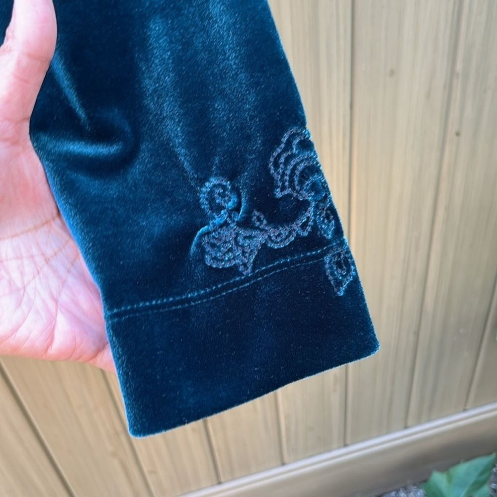 Chico's Women's Velvet Heritage Scroll Norma Jacket Embroidered Whimsigoth sz 2 - Picture 11 of 13